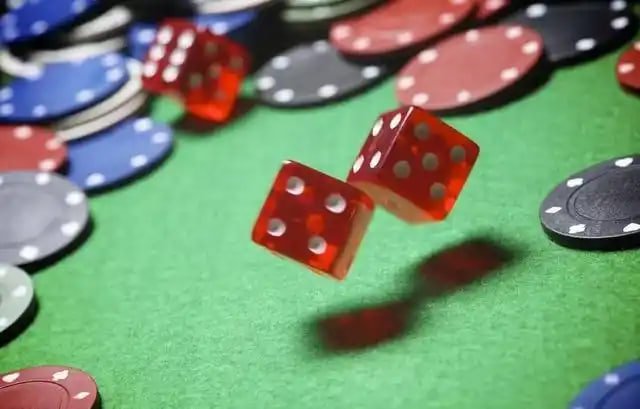 Studio meja Texas Hold'em Bonus perahu4d dengan dealer profesional